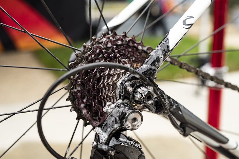 SILCA Ultimate Brake and Drivetrain Cleaner for Bicycles, best for disc brakes chains and cassette, 16 ounce spray bottle, purple foam encapsulates grit and grime
